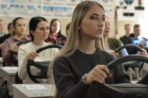 Путь к Водительскому Мастерству: Обучение в Автошколе